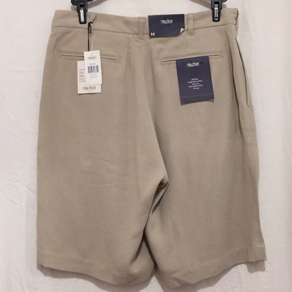 Nautica Men’s 32 waist New with Tags khaki shorts - Picture 3 of 6